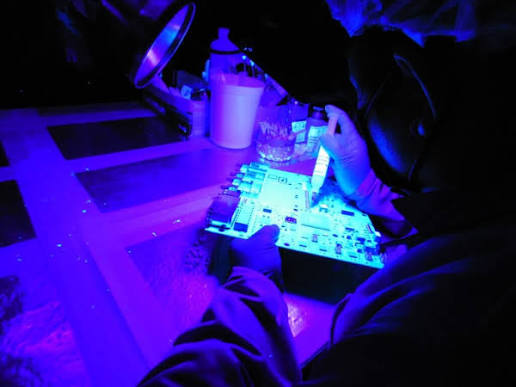 UV Muayene Işığı Altında PCB Kaplama Kalite Kontrolü